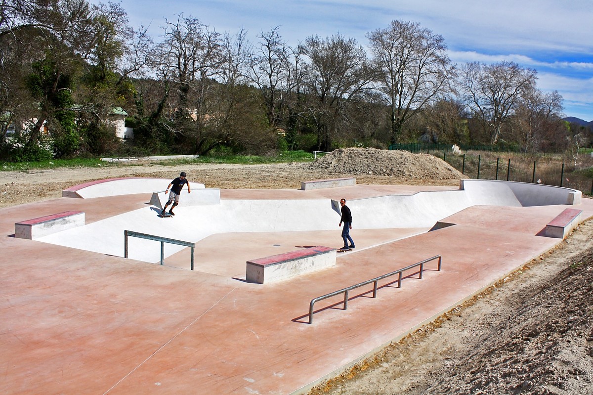 Simiane-Collongue skatepark